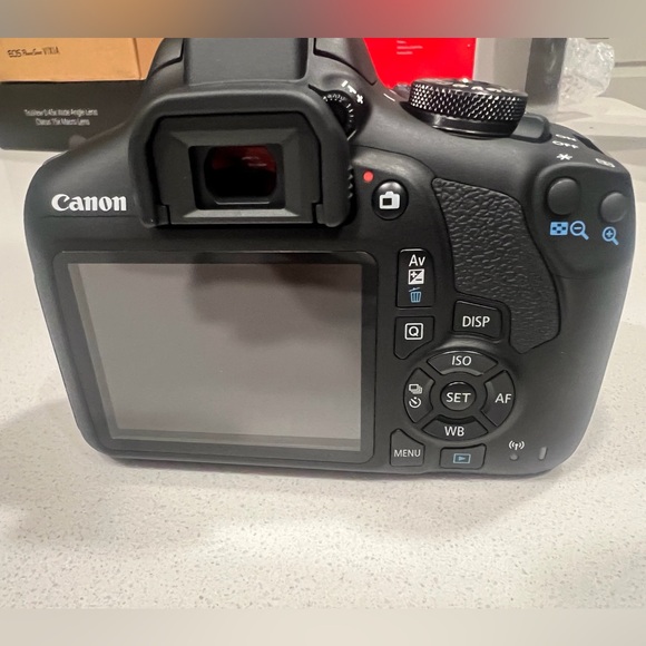 Canon EOS 2000D Black Camera with EF-S 18-55mm Lens - Picture 2 of 13